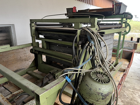 Großkistenentleerung mit Förderband