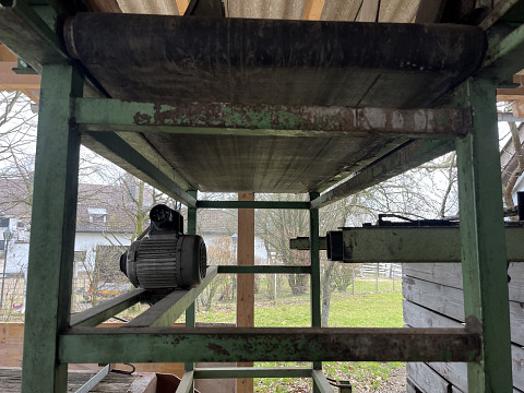 Großkistenentleerung mit Förderband